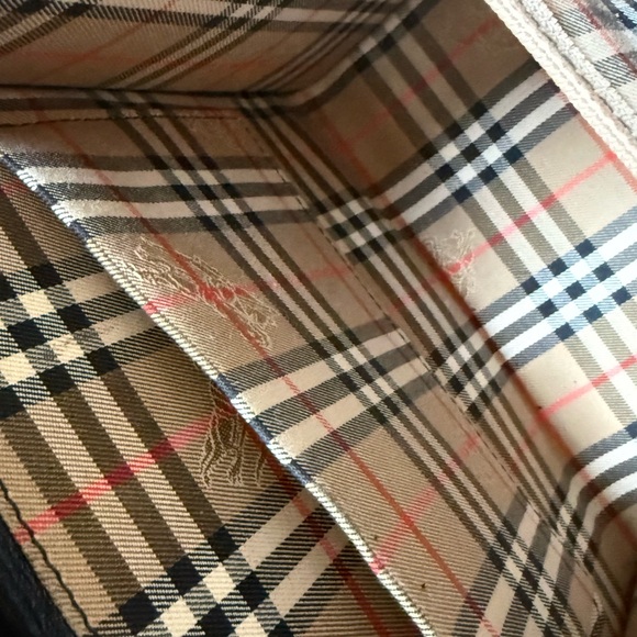 AUTHENTIC/VINTAGE BURBERRY NOVA CHECK LEATHER HANDBAG BY SANYO SHOKAI. - Picture 15 of 17